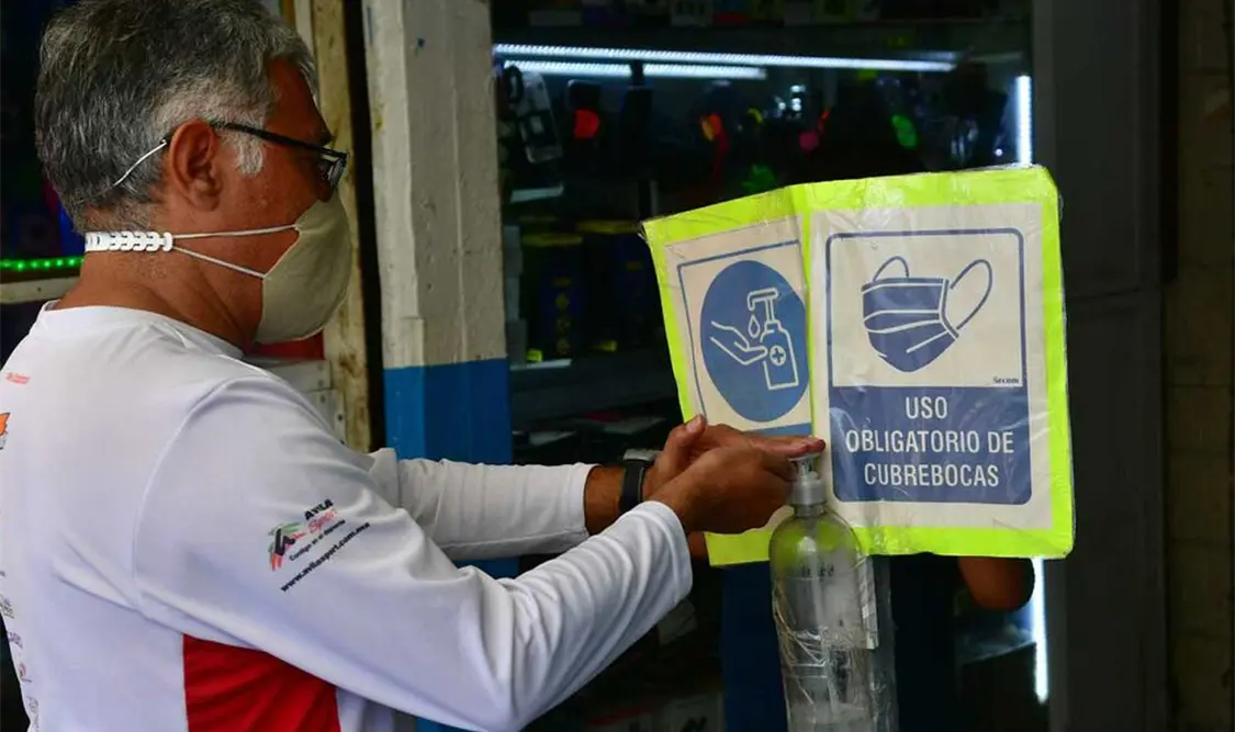 Dejará de usarse el spray desinfectante, toma de temperatura y uso de tapetes sanitizantes al ingresar a establecimientos. Cortesía