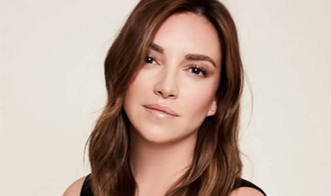 Regina Blandón alborota a fans con sus cejas