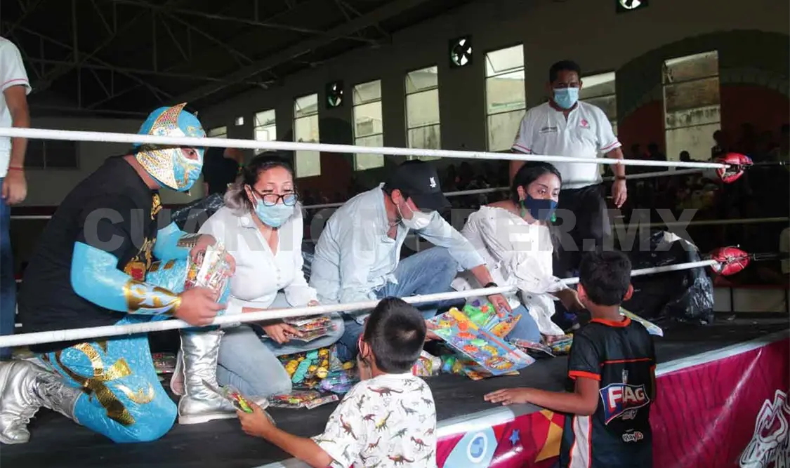 Con lucha libre, cierran festejos del Día del Niño