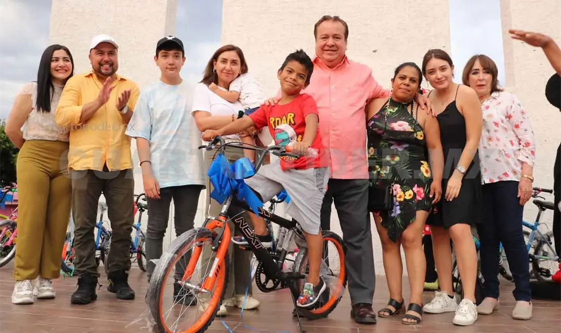 Festejan el Día del Niño con regalos y alegría