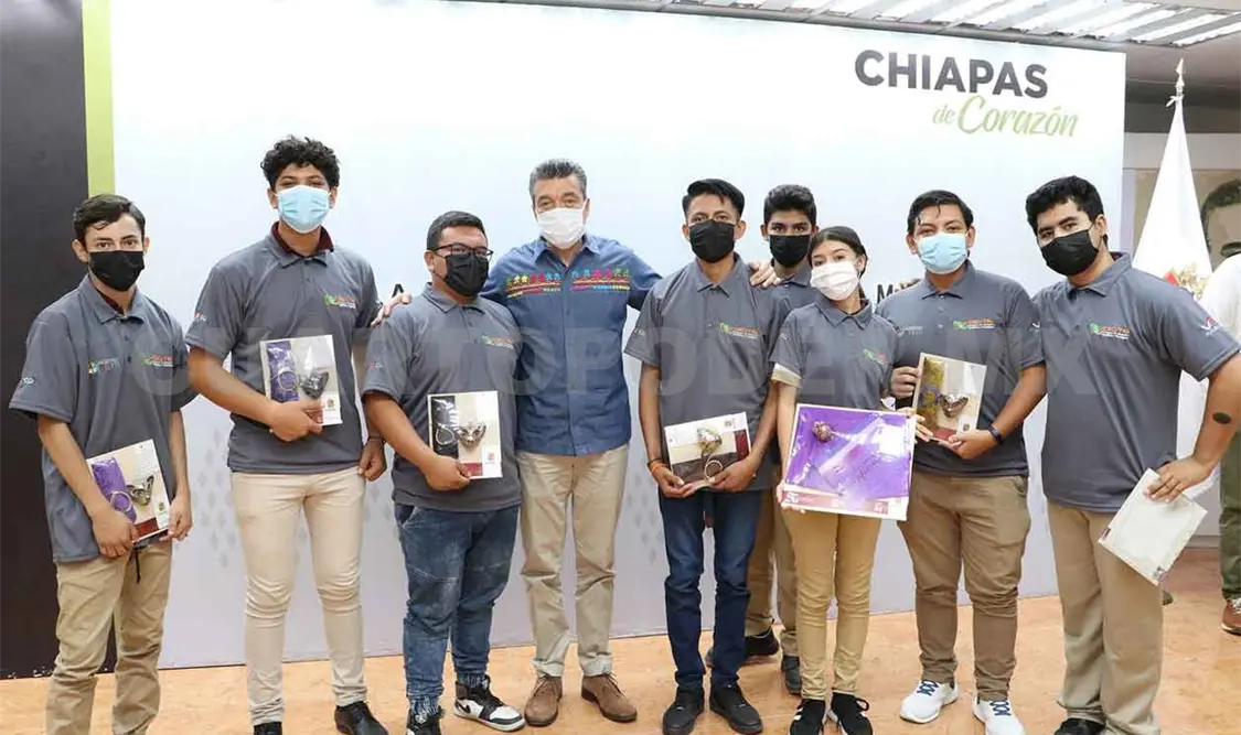 Se reúne REC con jóvenes rumbo a certamen de robótica