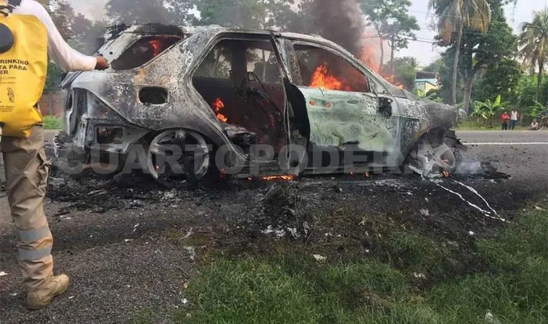 Camioneta se incendia y termina calcinada