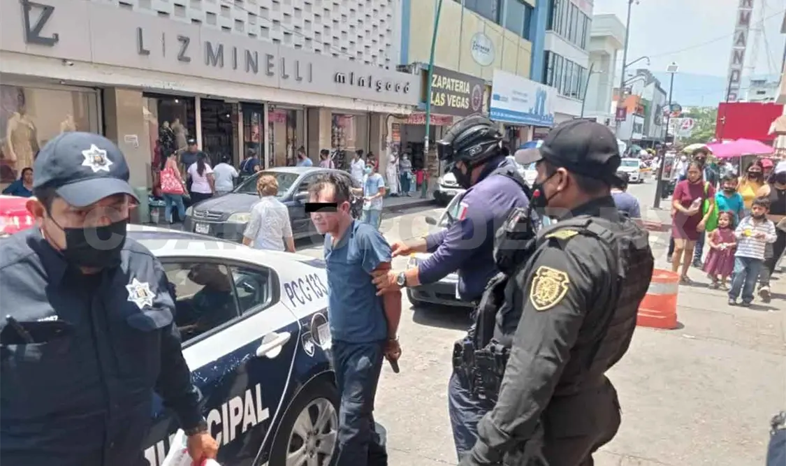 Retienen a presunto ladrón; lo entregaron con la policía