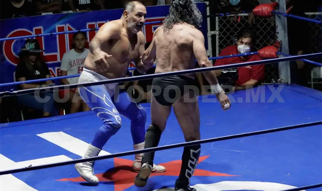 Negro Casas venció a Blue Panther
