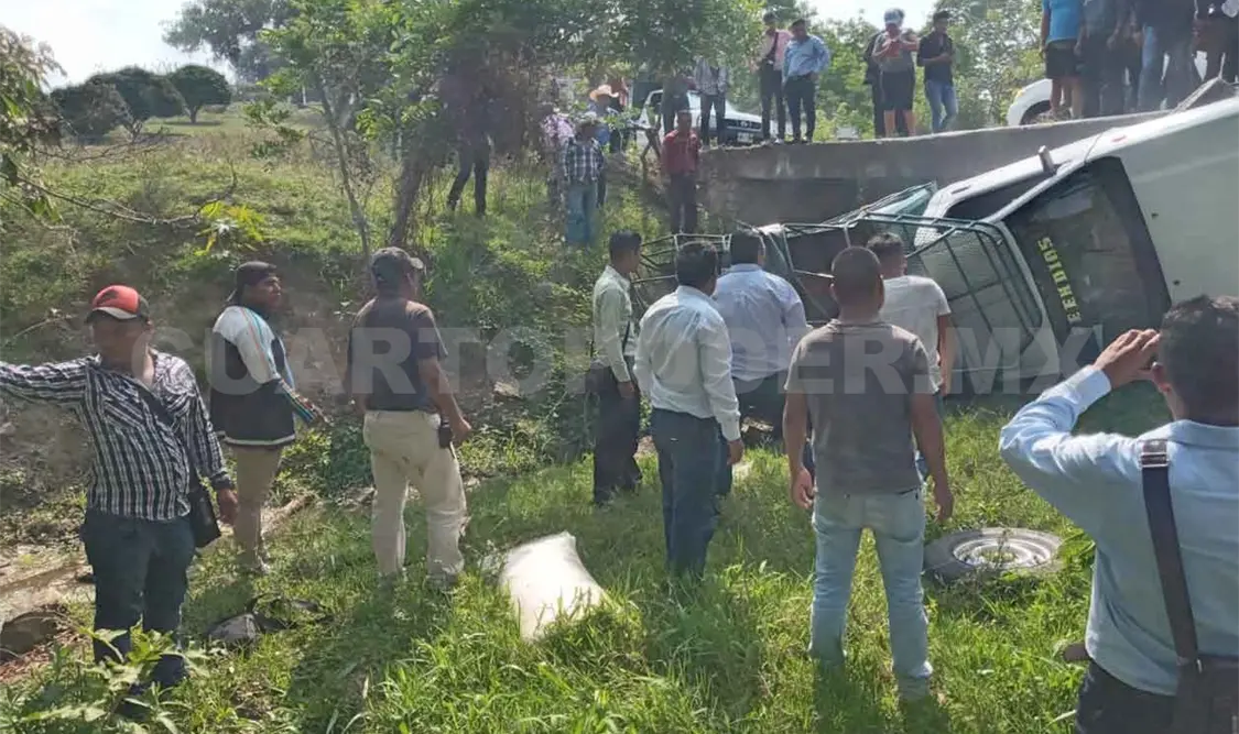 Un muerto y un herido en aparatosa volcadura