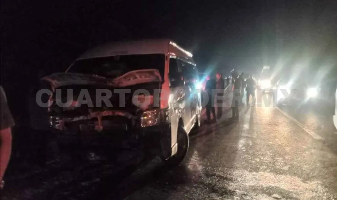 Colectivo embiste a peatón y sale herido