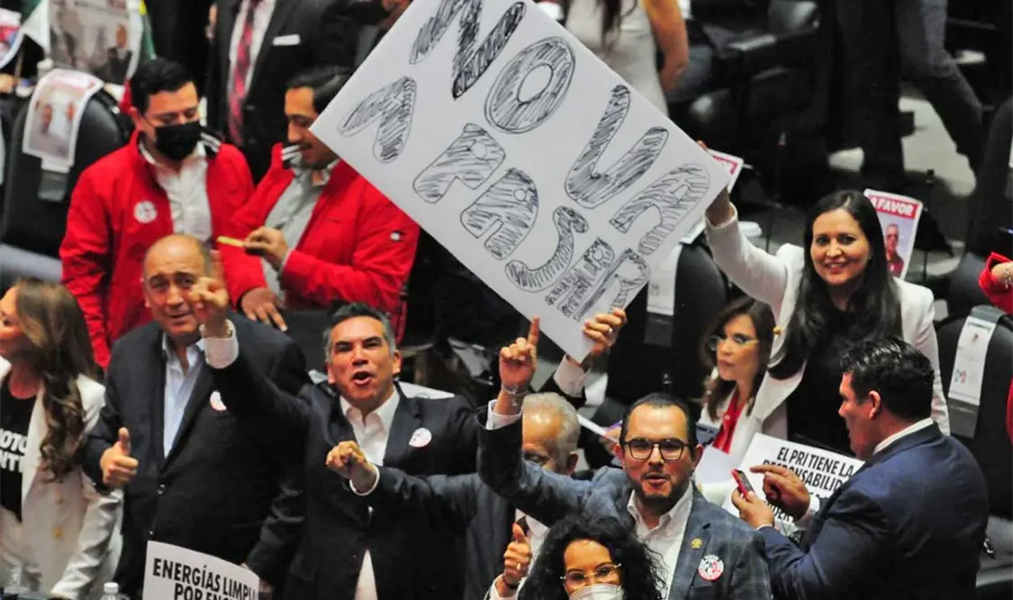 Las denuncias son por la campaña de odio emprendida desde la dirigencia de Morena contra los legisladores que impidieron la aprobación de la reforma eléctrica, aseguró el perredista. Cortesía