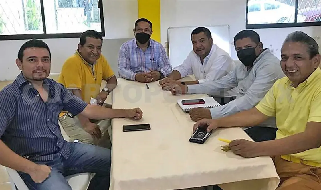 Los transportistas reunidos consideran que el combate al pirataje tiene que ser permanente. Ramón García / CP