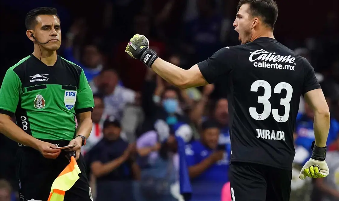 El portero del Cruz Azul celebra el resultado. Cortesía