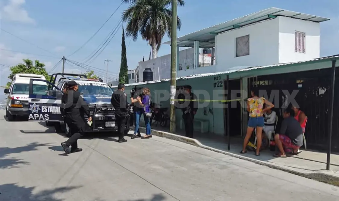 Paramédicos de la Cruz Roja Mexicana fueron requeridos por policías para valorar a la persona, sin embargo, ya no contaba con signos vitales. Ulises López / CP