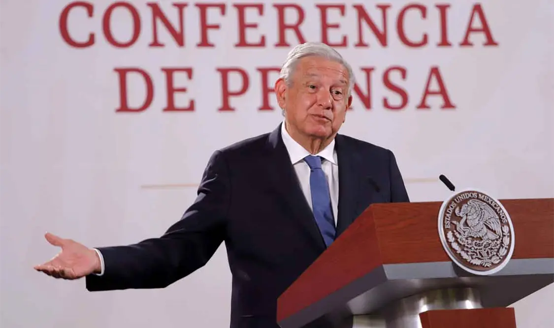 “No hay peligro”, asegura AMLO tras incidente en AICM