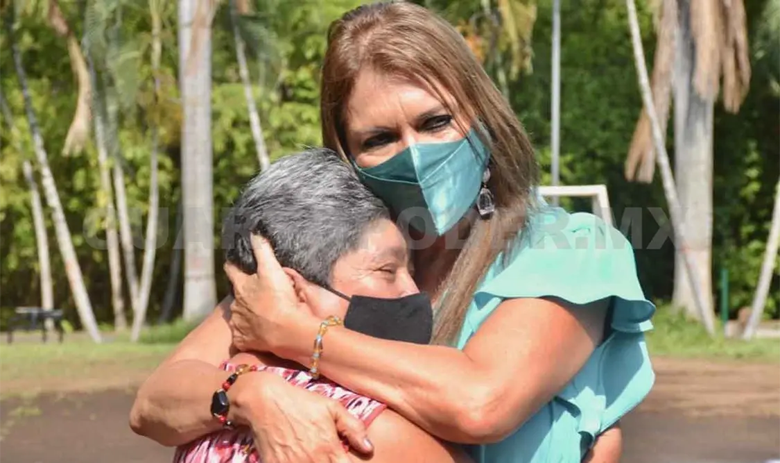 Rosy Urbina felicita a las madres de Tapachula