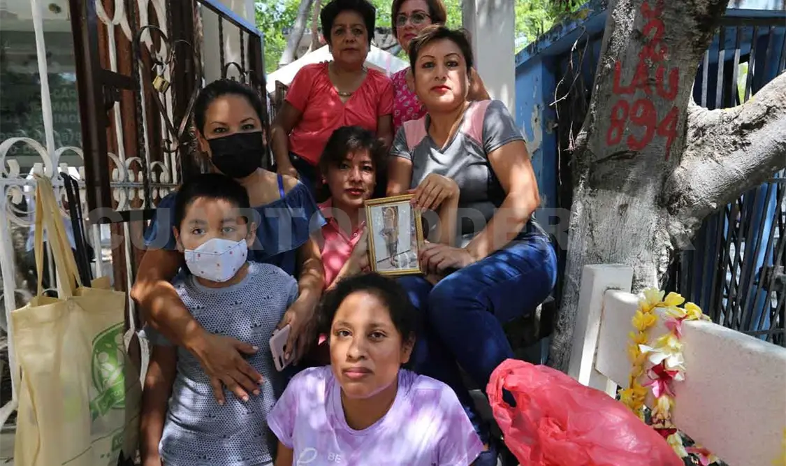 Acuden al panteón para festejar a las mamás