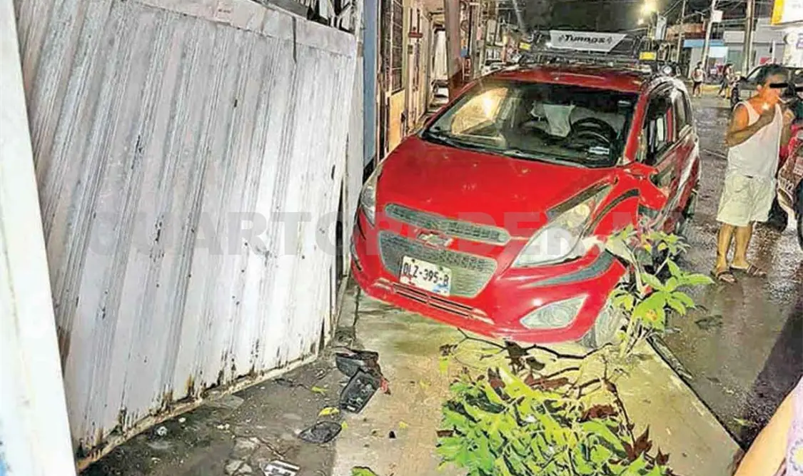 Impactó a un Spark y se fuga