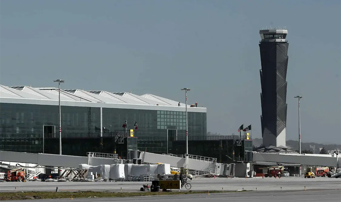 Destacan acuerdo entre las autoridades de la SICT, la Sedena, Semar, las aerolíneas que operan tanto en el AICM como en AIFA. Cortesía