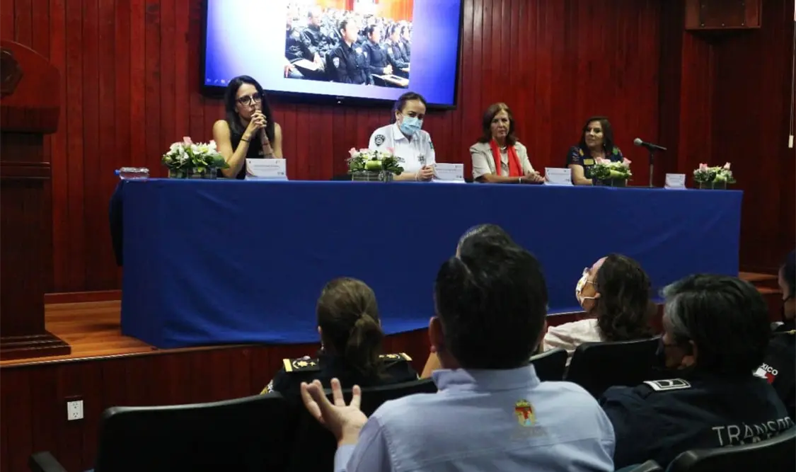 Imparte reconocida jurista conferencia “Función policial y compromiso con las víctimas” a elementos de la SSyPC