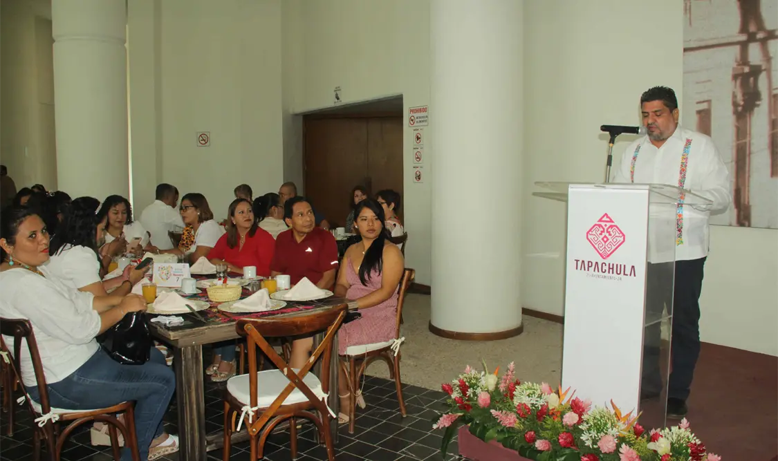 Ayuntamiento de Tapachula festeja el día del maestro