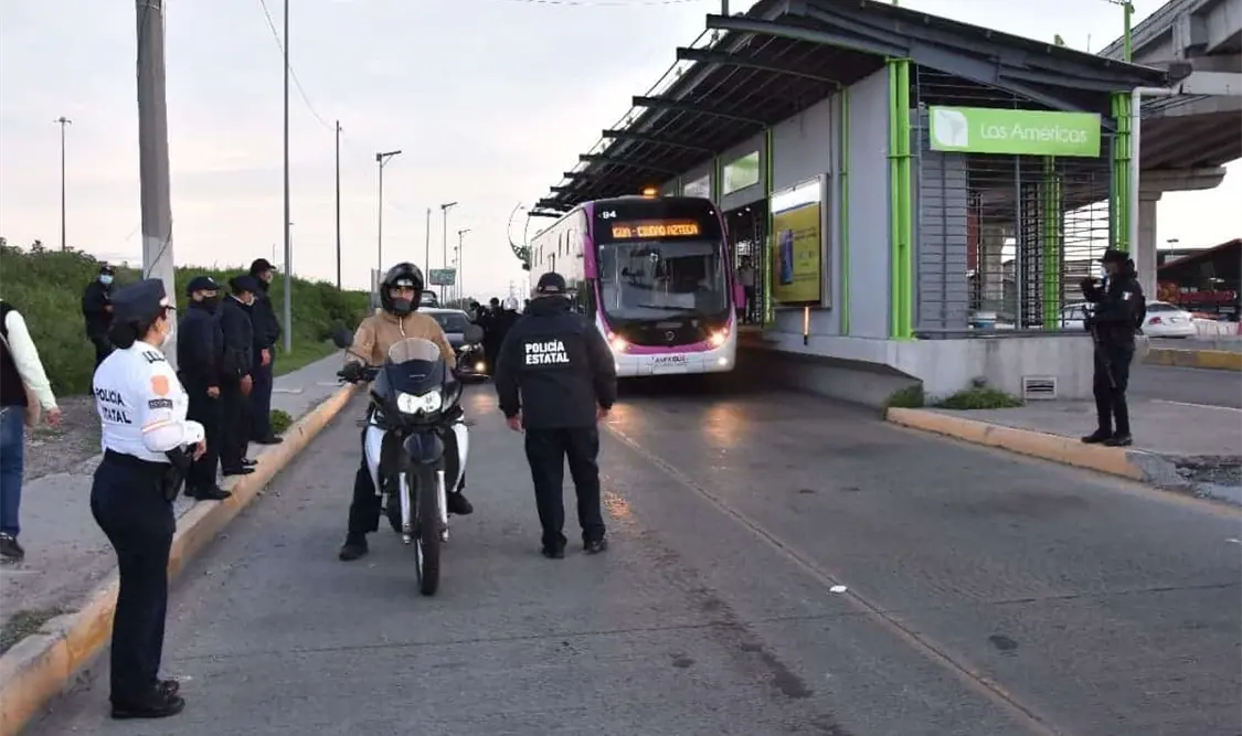 Los oficiales llevan a cabo operativos de vigilancia. Cortesía