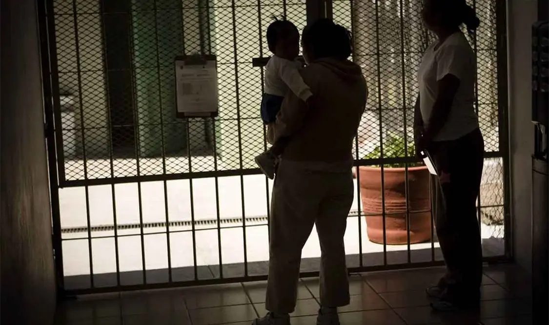 Anuncian medidas en favor de mujeres que están en prisión