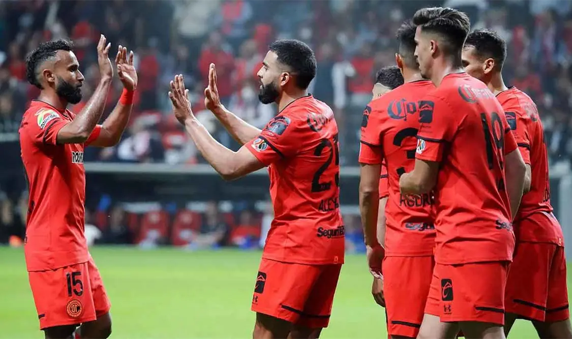 Ambriz, sorprendido por lleno en el estadio