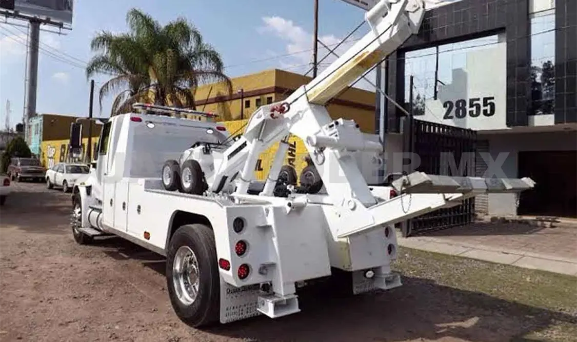Automovilistas denuncian abusos en cobro de grúas