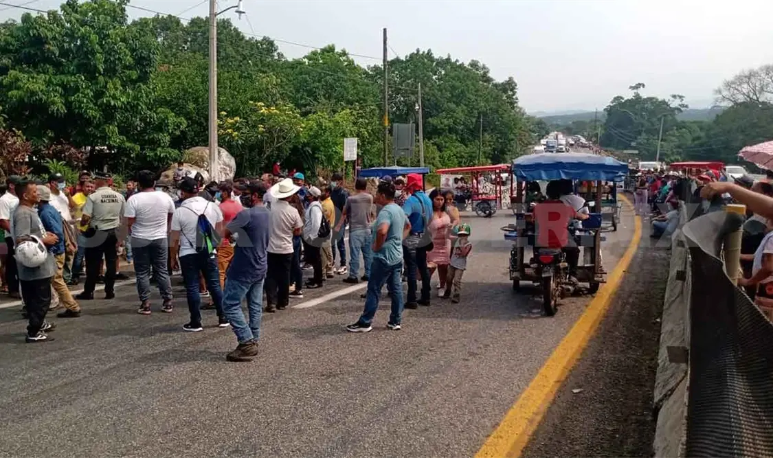 Realizan nuevo bloqueo carretero en Huehuetán