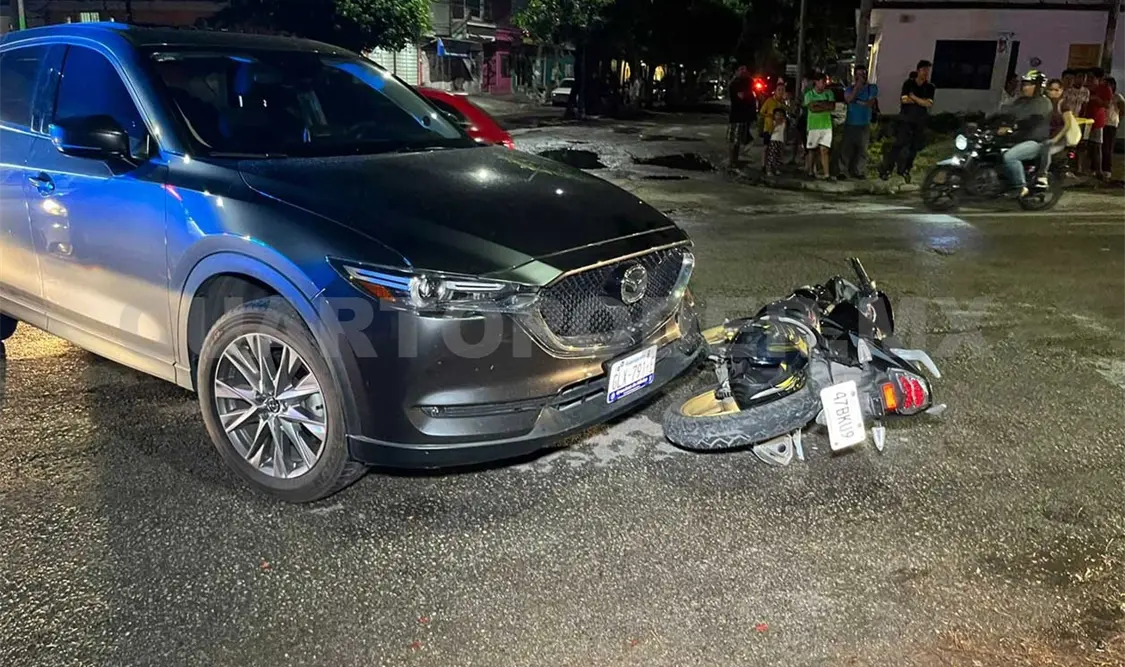 Motociclista es arrollado por vehículo en el barrio Hidalgo
