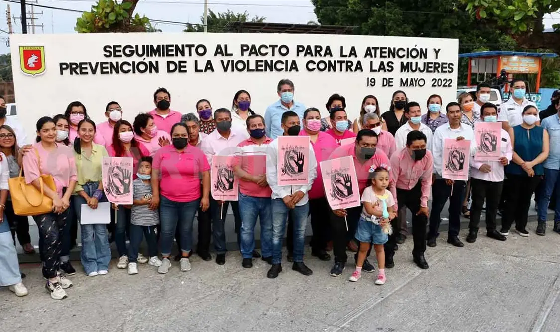 Lanzan programa “Taxis Rosas”