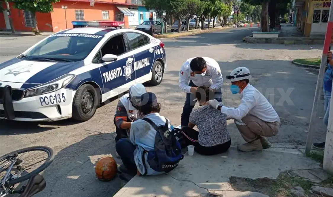 Chocan motociclista y ciclista