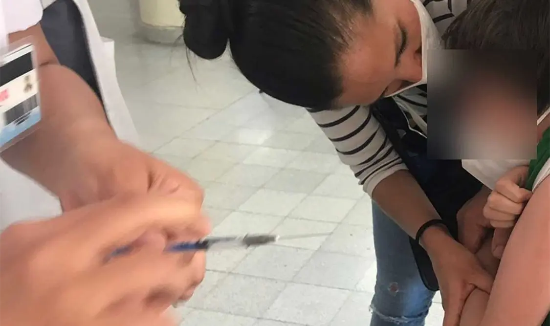 Exhortan a madres y padres a llevar a inmunizar a sus hijas e hijos. Cortesía
