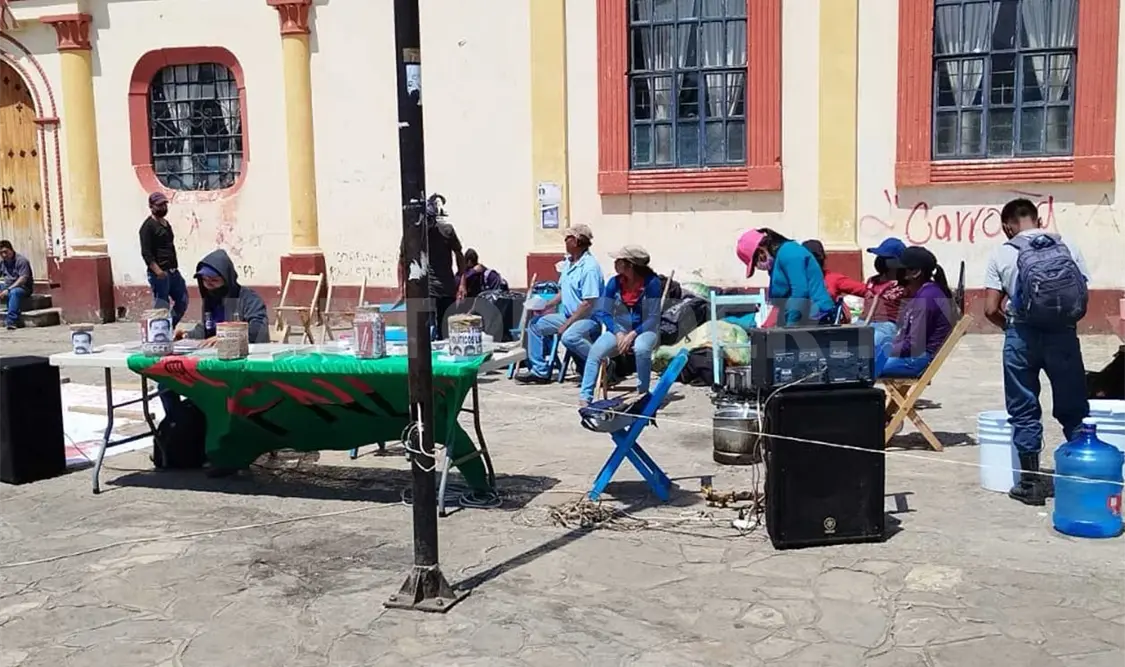 Integrantes del FNLS señalaron que el gobierno municipal tiene la firme intención de evitar toda protesta popular en esta plaza. Cortesía