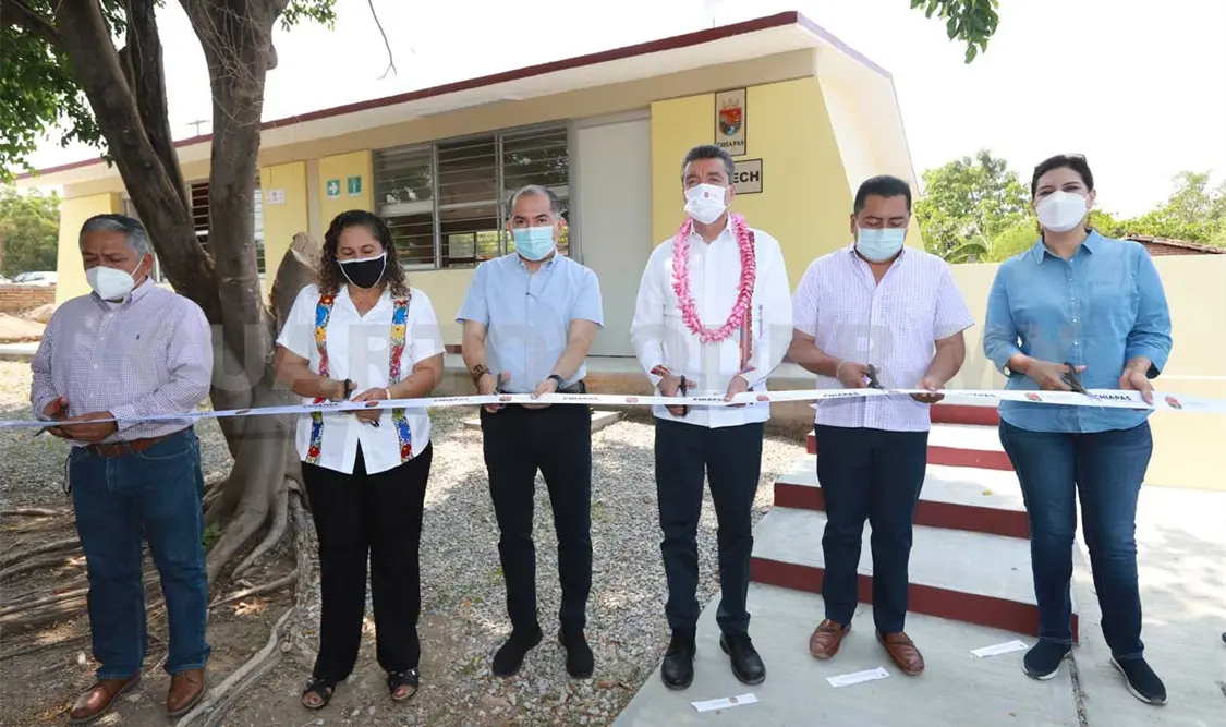 Inaugura obras en la primaria “Simón Bolívar”
