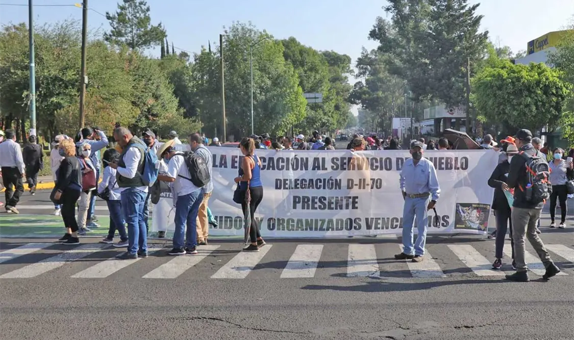 CNTE marcha en calles del Centro Histórico