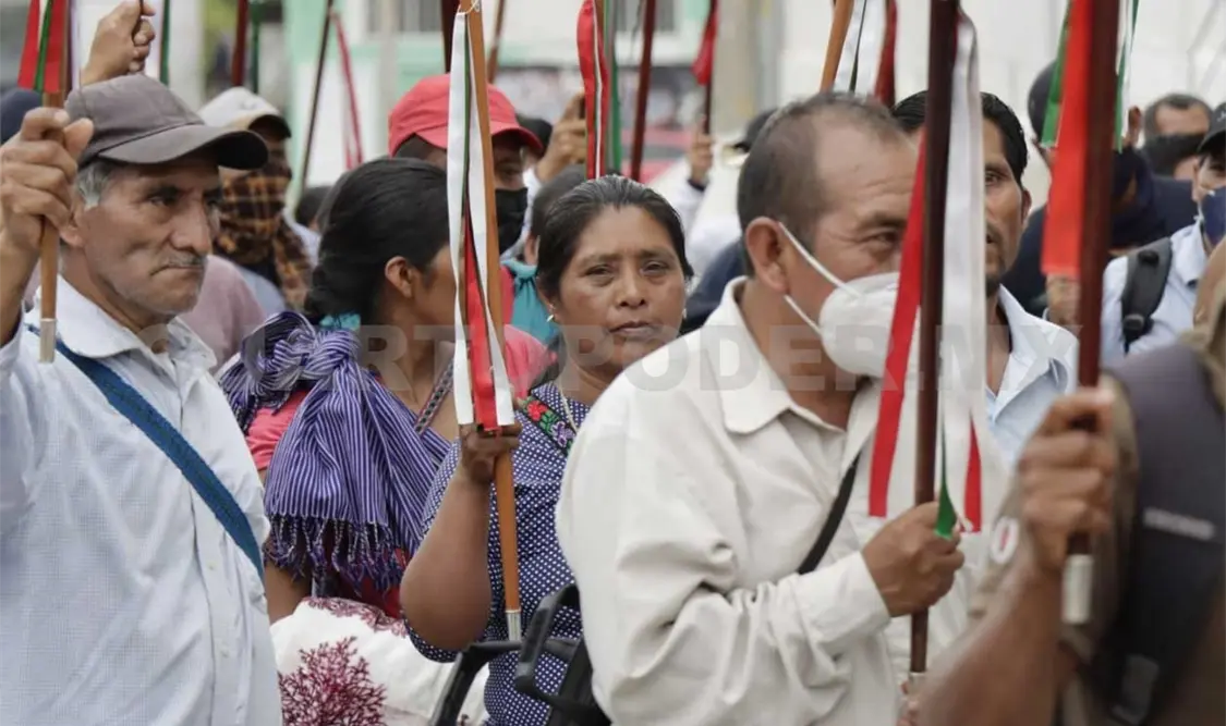 Integrantes del Órgano Electoral Comunitario entregaron los lineamientos para llevar a cabo las elecciones en Oxchuc. Diego Pérez / CP