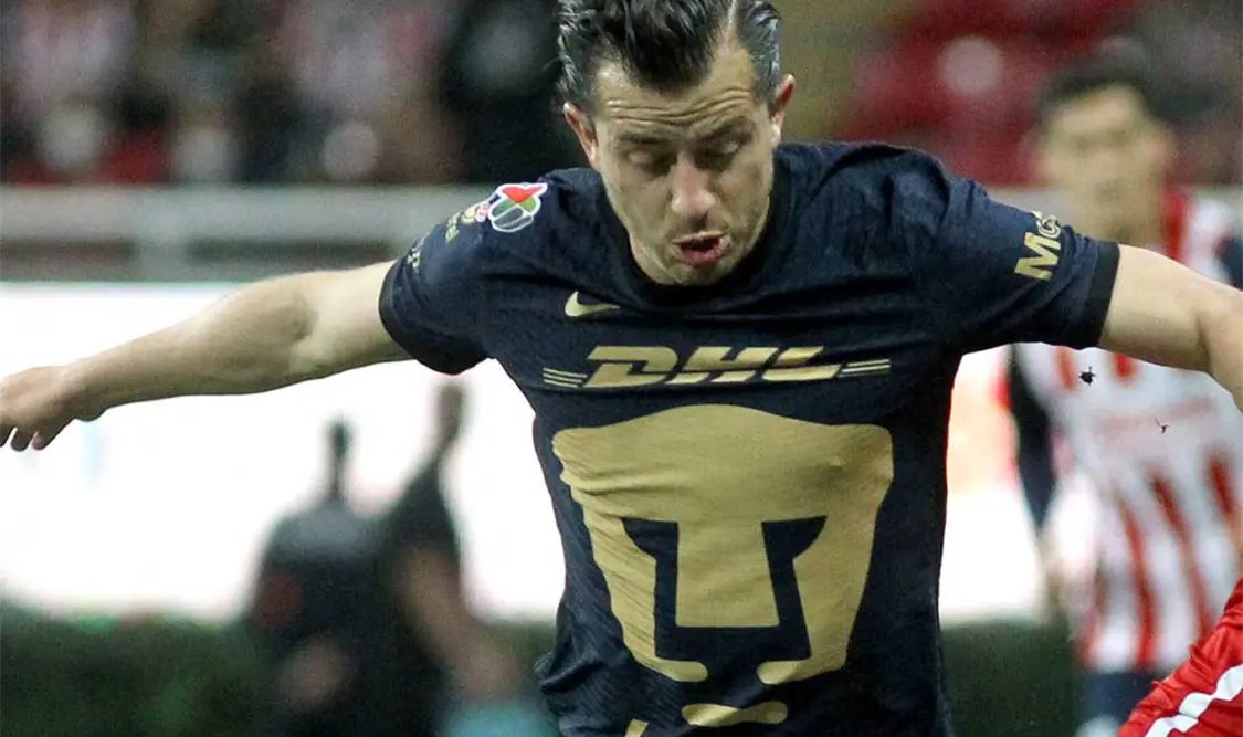 Después de mucho estire y afloje, Chivas se hizo de los servicios del lateral mexicano Alan Mozo. Agencias