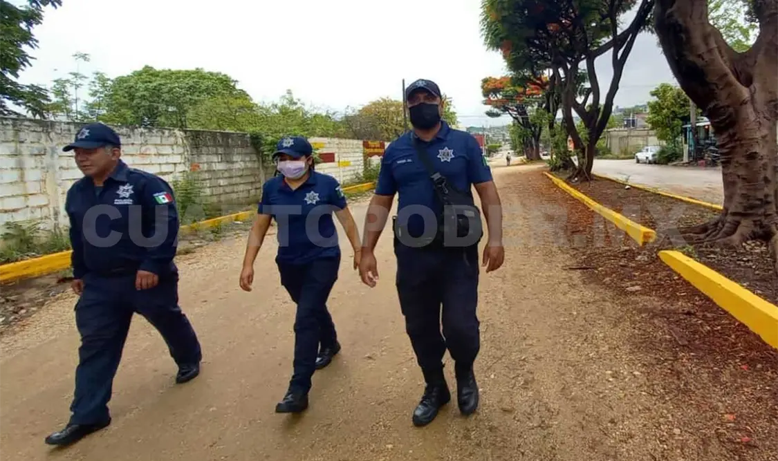 Policías municipales caminan las calles de estas colonias. Cortesía