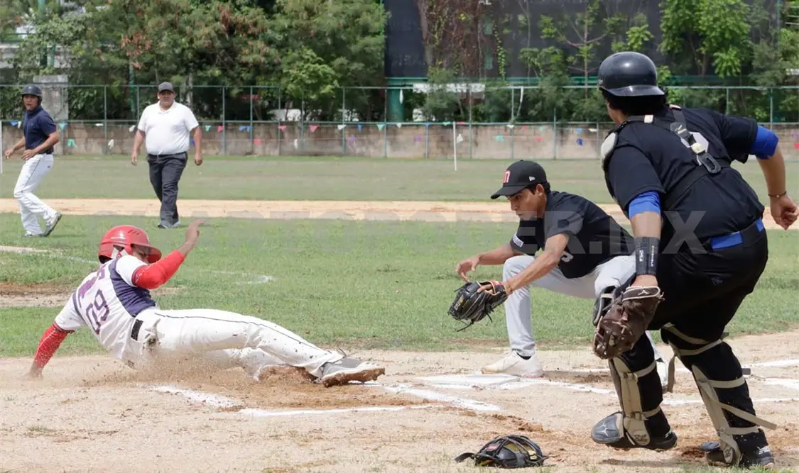 Con barridas extremas, Piratas-Apaches se adelantaba en el primer juego de la serie final.