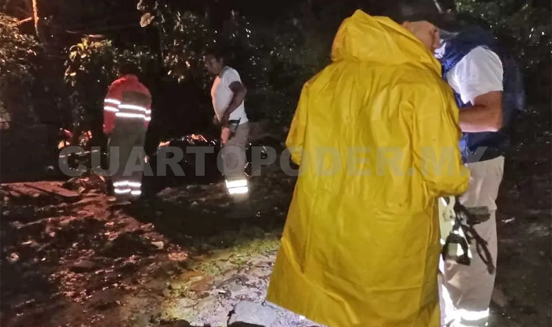 El niño caminaba junto con otras personas en un puente, pero se quebró y cayó al río. Víctor Sánchez / CP