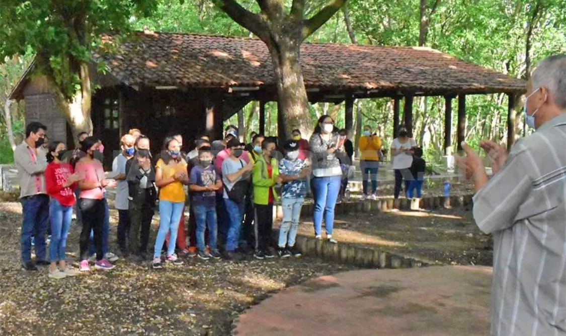 Alumnos de escuelas primarias realizaron el recorrido Conociendo el Vivero Forestal La Primavera. CP