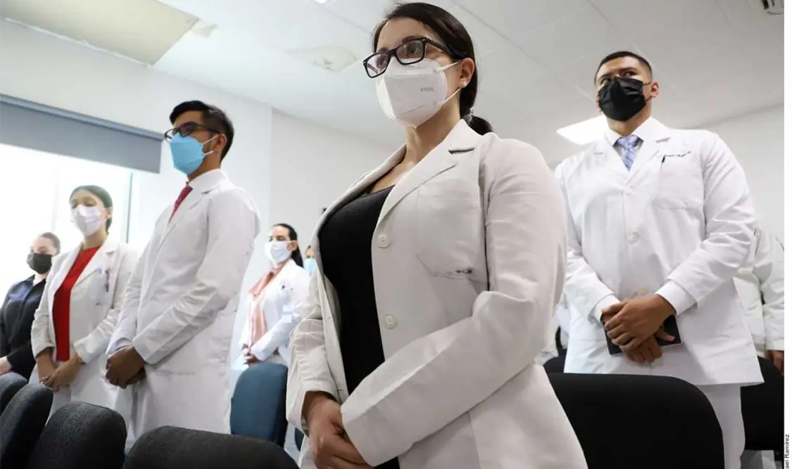 El doctor Alcocer detalló que en cuanto a médicos especialistas en México hay 135 mil 046. Cortesía