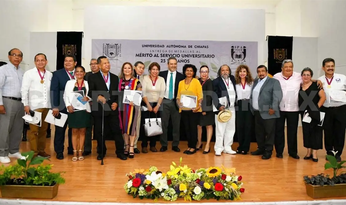 Reconoció la universidad la trayectoria de académicos con 25 y 30 años de servicio. CP