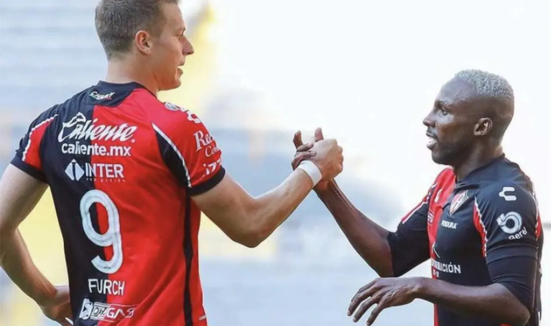 El otro héroe, el hombre que ha marcado los dos goles que le han dado títulos seguidos a los Rojinegros, Furch, termina el vínculo a finales del año.