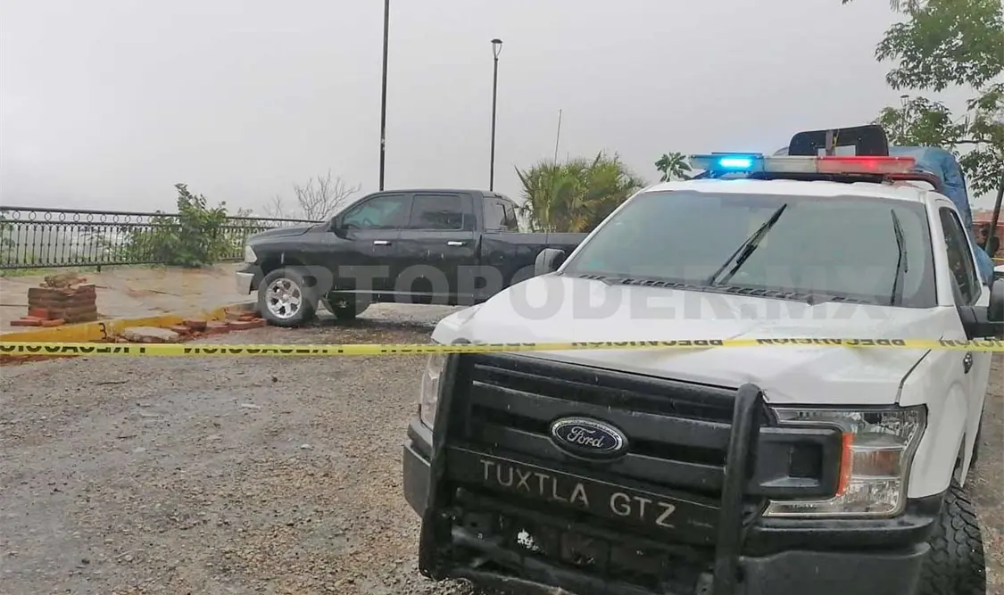 Alrededor de las 10:20 horas fue reportado al 911 el robo de una camioneta en un domicilio. Ulises López / CP
