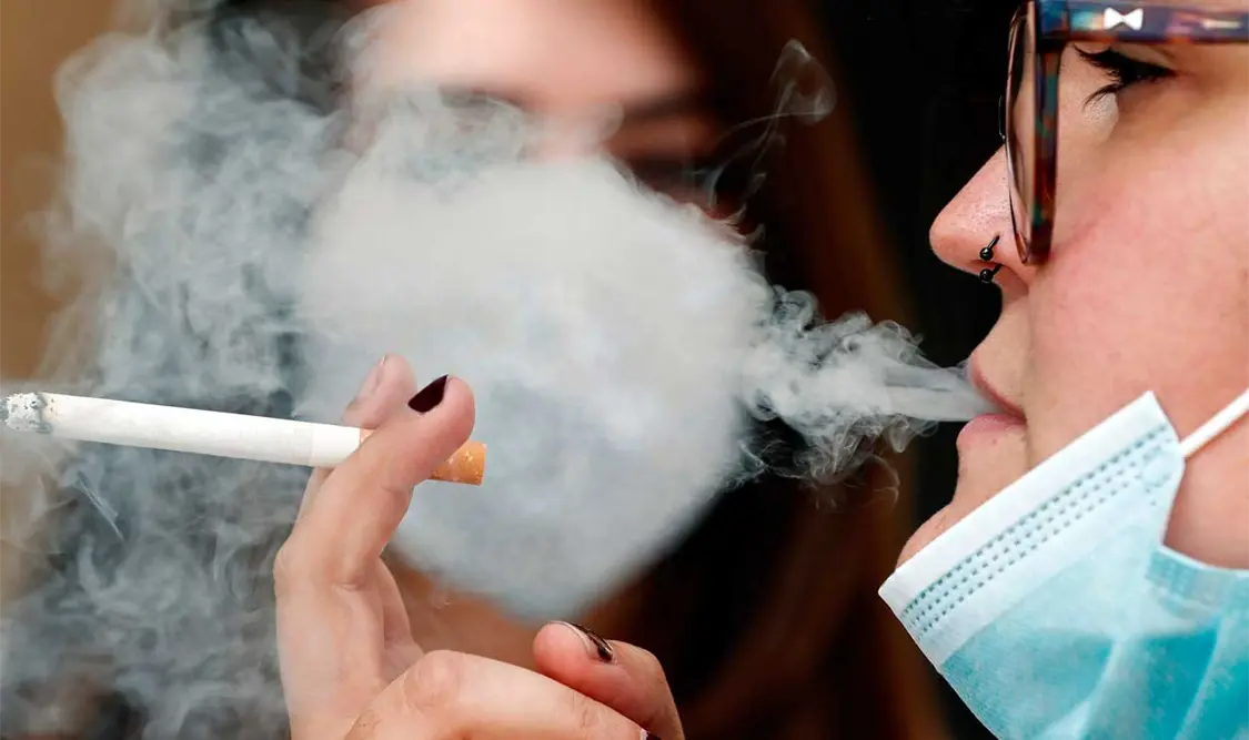 La reforma prohíbe fumar en todas las áreas públicas. Cortesía