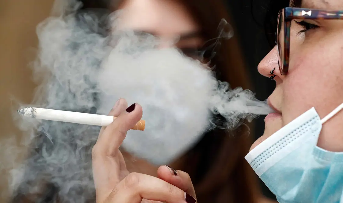 La reforma prohíbe fumar en todas las áreas públicas. Cortesía