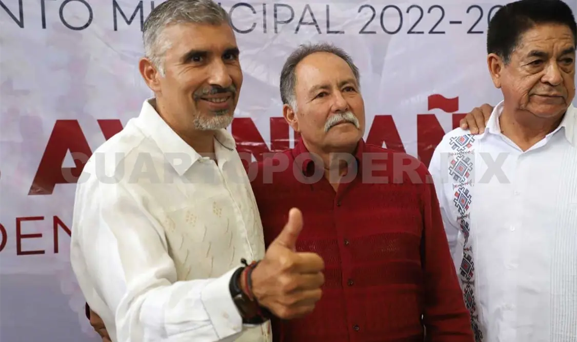 En representación del gobernador, el secretario de Obras Públicas deseó éxitos en su nueva encomienda al alcalde. CP