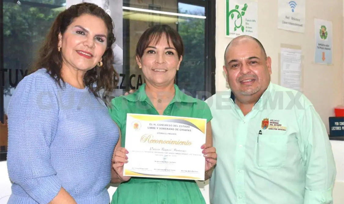 La diputada Trejo Huerta hizo entrega de los reconocimientos a los trabajadores que participaron. CP