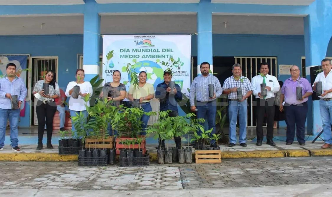 Durante el evento se entregaron arbolitos para fomentar la reforestación. Ramiro López / CP