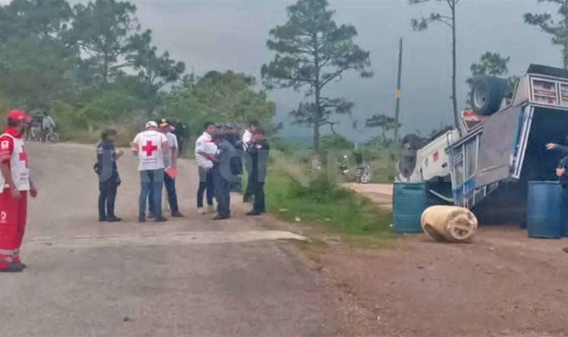 El accidente ocurrió sobre el tramo carretero Altamirano-Ocosingo, en la entrada del ejido Campet. Genaro Sánchez / CP