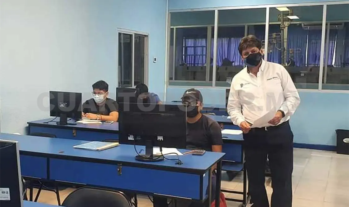 Reconocen el esfuerzo de los estudiantes y el trabajo de sus maestros con ellos. Cortesía